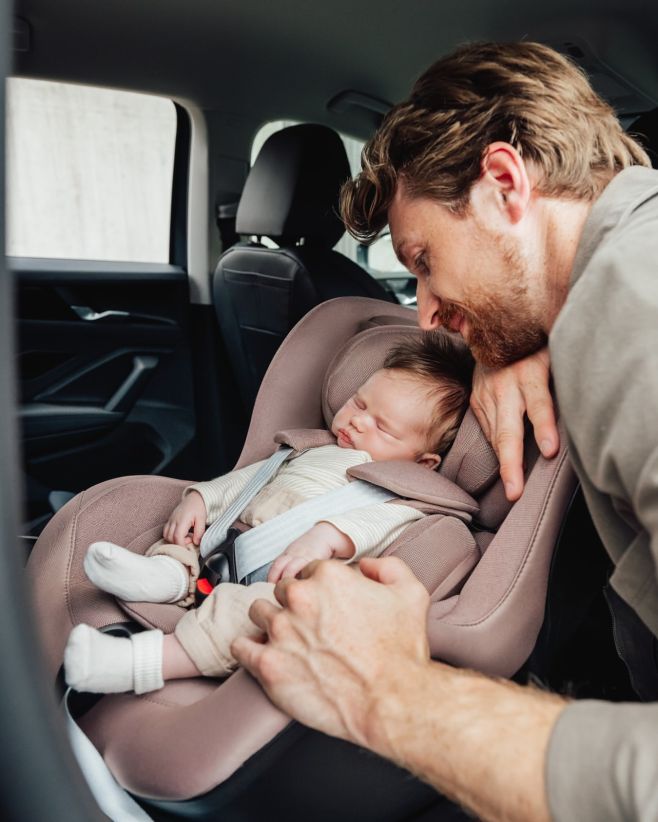 Je to ten moment, keď auto stojí. Tvoj dych sa zosynchronizuje s dychom tvojho dieťatka. Všetko pôsobí pokojne a úplne...