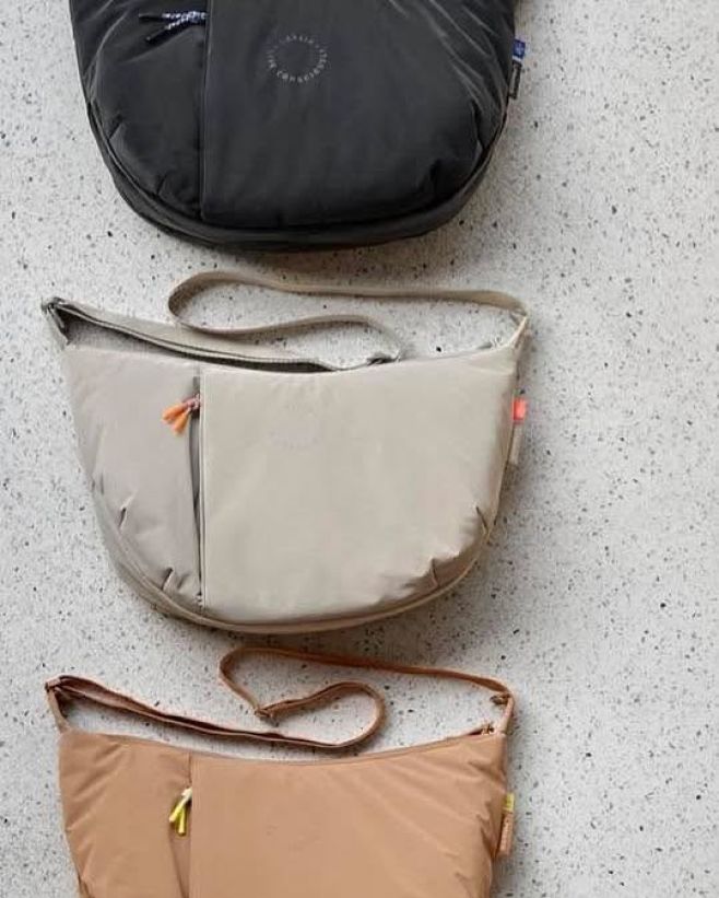 Lässig taška v nadčasovom dizajne, vyznačuje sa vysokou kvalitou, odolnosťou materiálov a praktickosťou. Taška je...